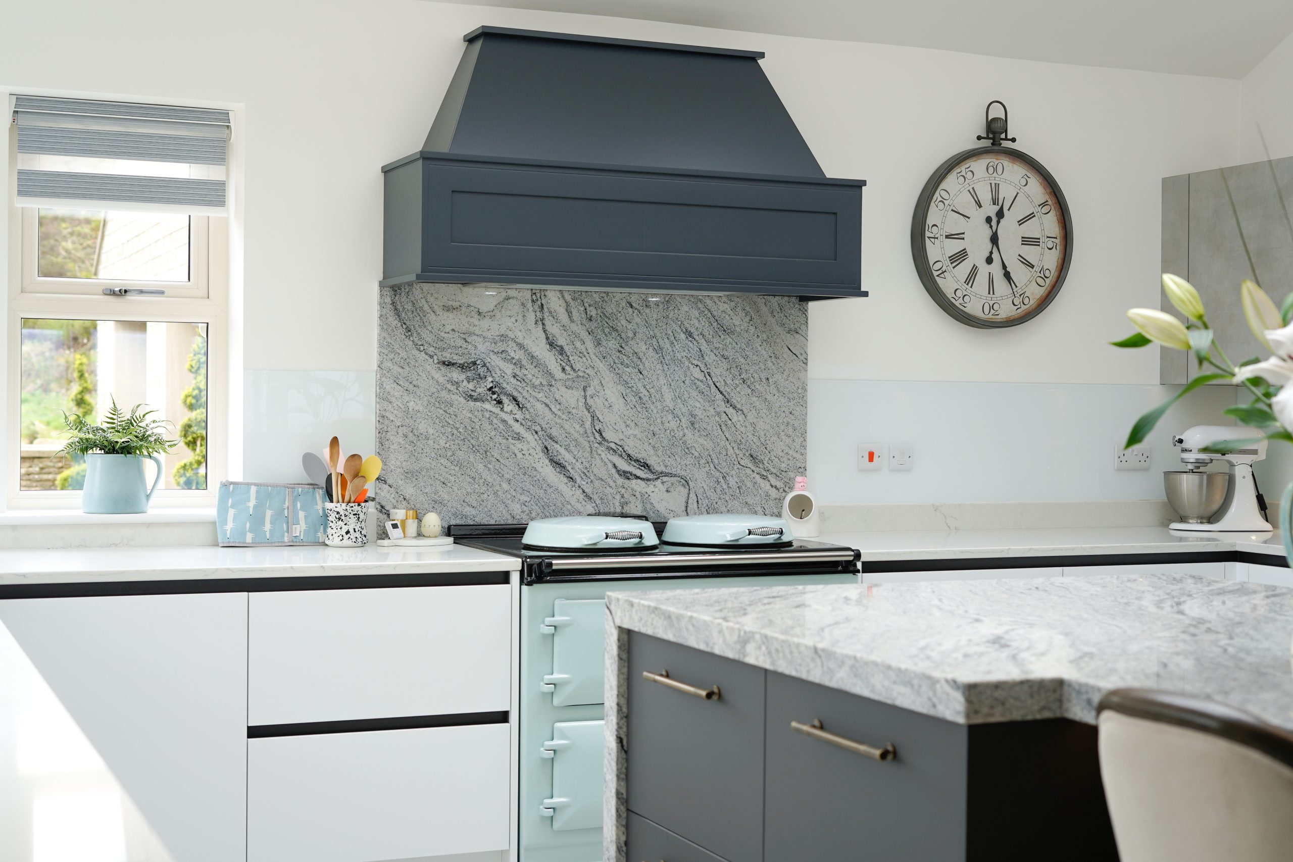 Daval Custom-Made Mayfair & Finsbury Kitchen, Bar & Laundry