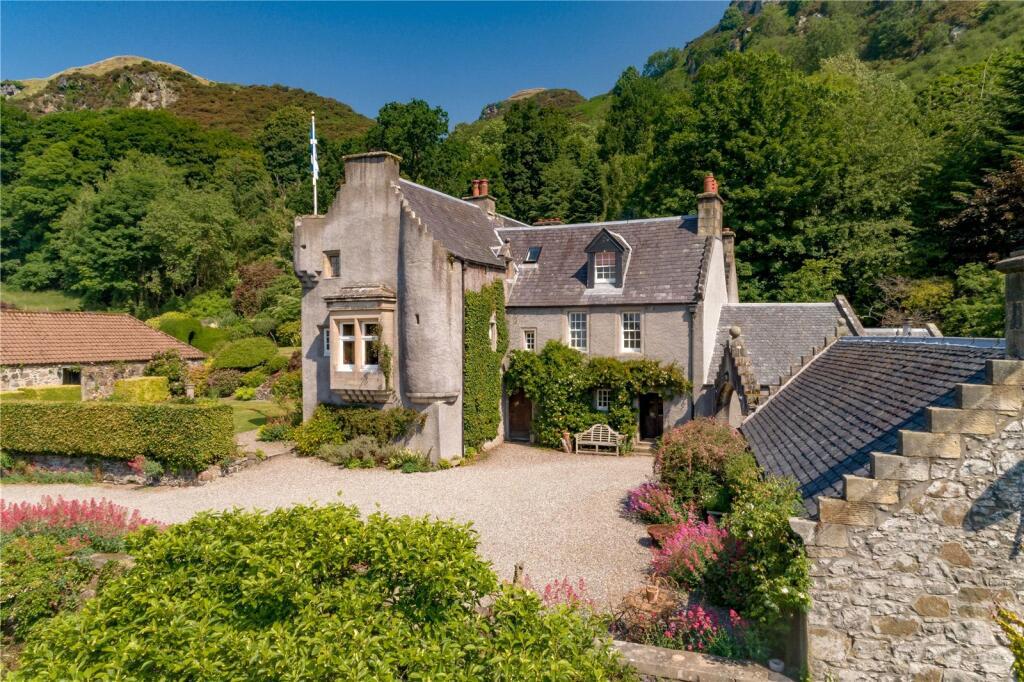 Jam Press JMP382376 1 Castle with Unique Entry: £1.45 Million Property Features Plank Access to One Room