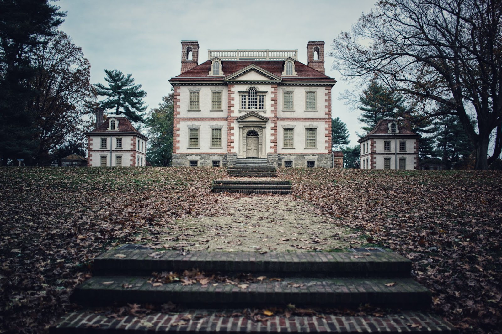 edan cohen tbK5PWAEBiE unsplash 1 Haunted homes are worth THOUSANDS more than those that aren't, according to property expert