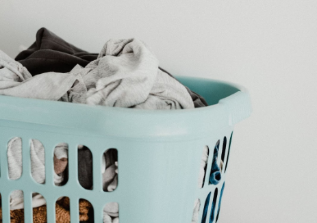 How to safely dry clothes without causing damp