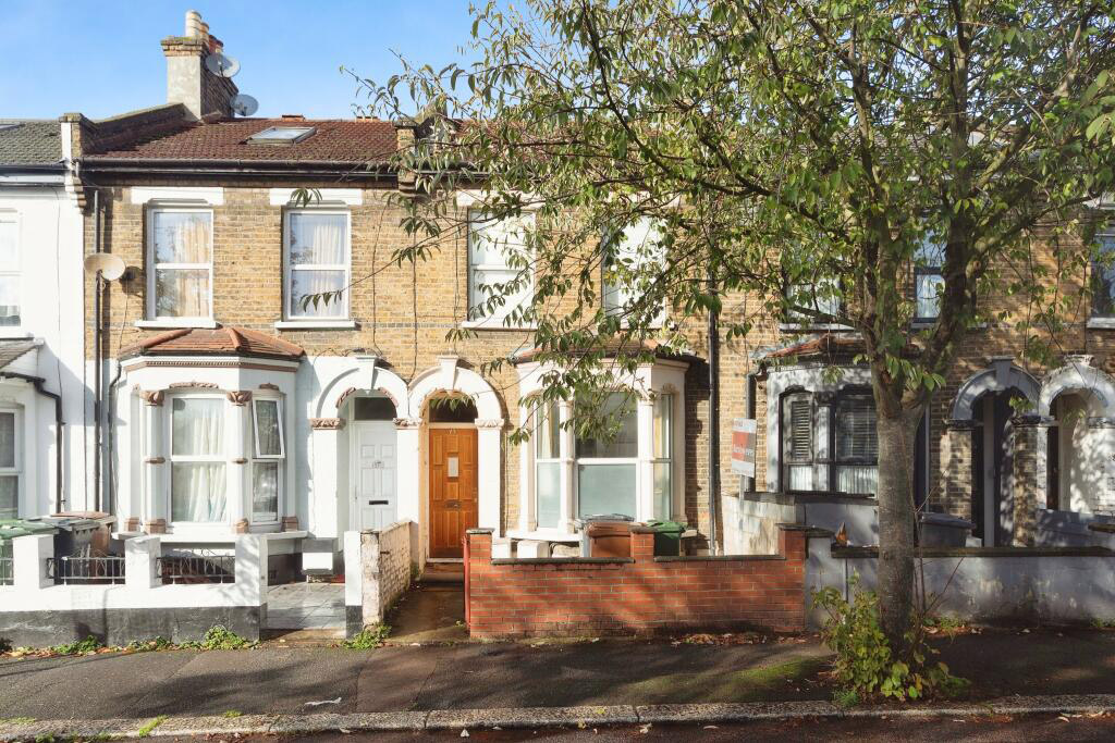 Compact £134,000 Studio Flat in Leyton Criticised for Its Diminutive Size