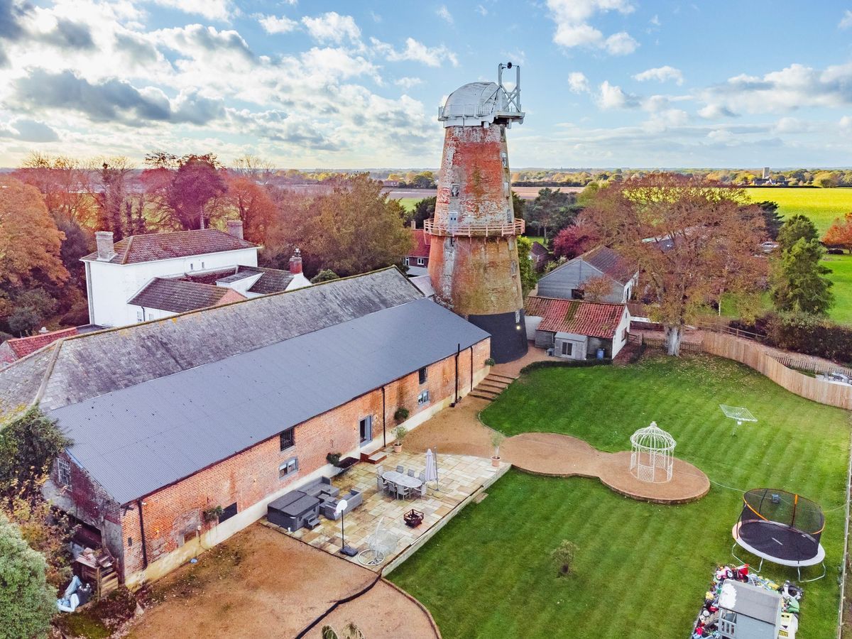 UK’s Loftiest Windmill on Sale: A Nine-Floor Residence with Six Bedrooms and a Home Gym