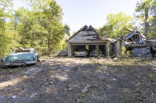 Jam Press JMP420310 Abandoned Home Unveils Vintage Car Collection, Including a Cadillac and Packard, Left by Hasty Owner