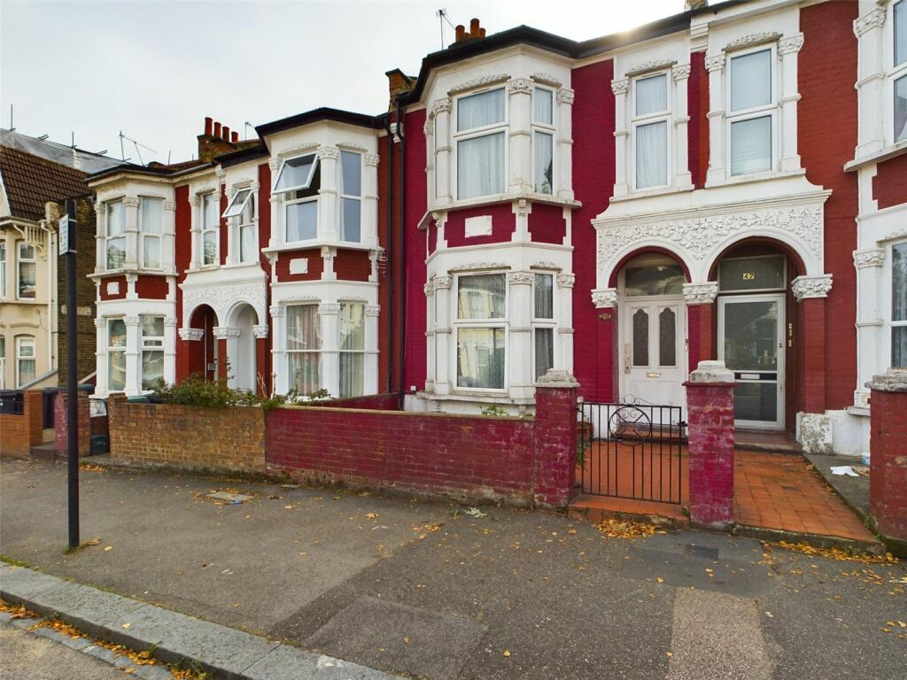 London's property market strikes again – house filled with bin bags and dated 'Wetherspoon' carpet on sale for staggering £1m