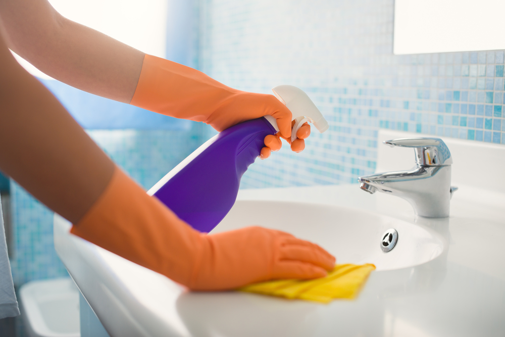 cf9e5a0b 245f 422c b1fb 0b4fc22deb56 Eight ways to clean hard water stains with a streak-free finish