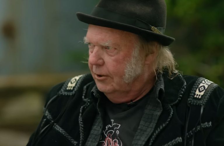 neil young net worth 2025