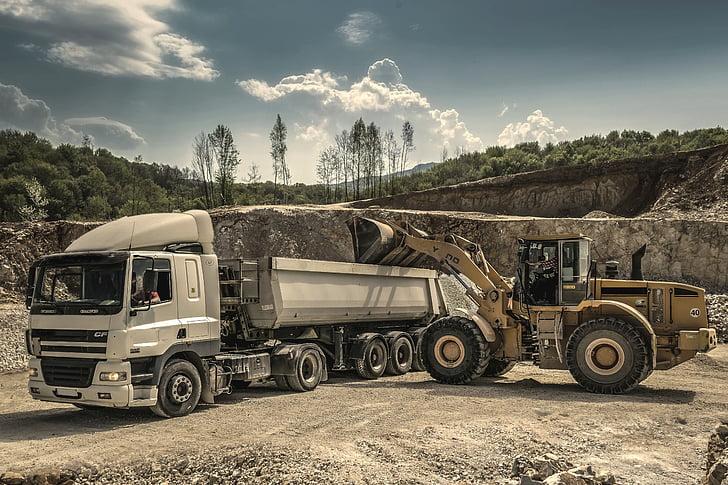 Why Southeast Construction Projects Depend on Coordinated Equipment Transport coordinated equipment transport