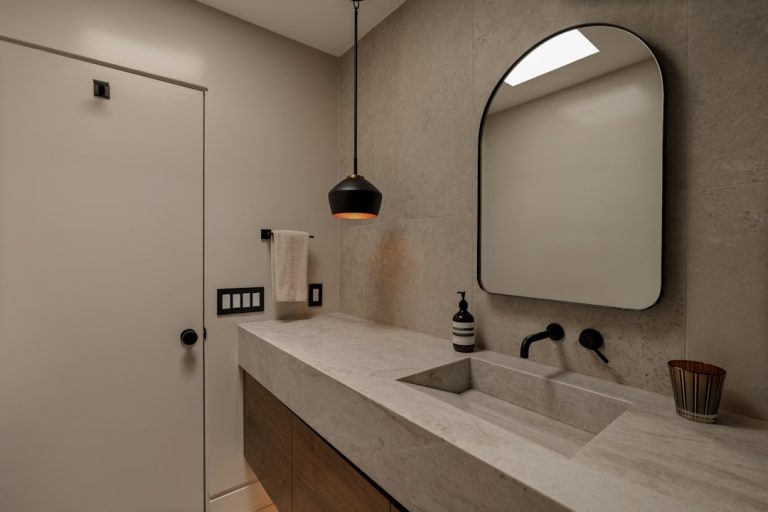 Interior Trends: Why Minimal Bathroom Design Keeps Growing minimalist bathroom design