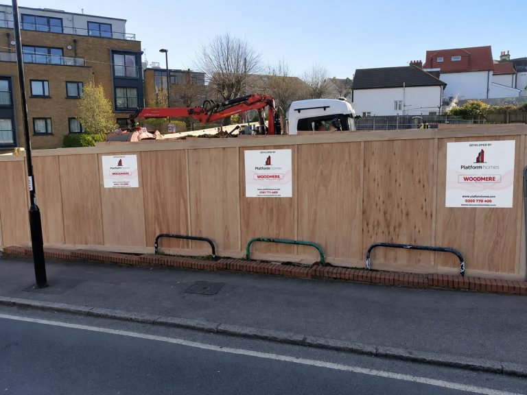 What Makes Hoarding Panels a Smart Choice for Construction Projects? Hoarding panels for construction site branding and security