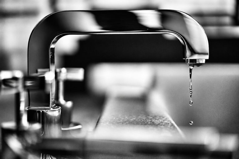 How to remove an airlock in your water system How to remove an airlock when water flow from a tap is weak